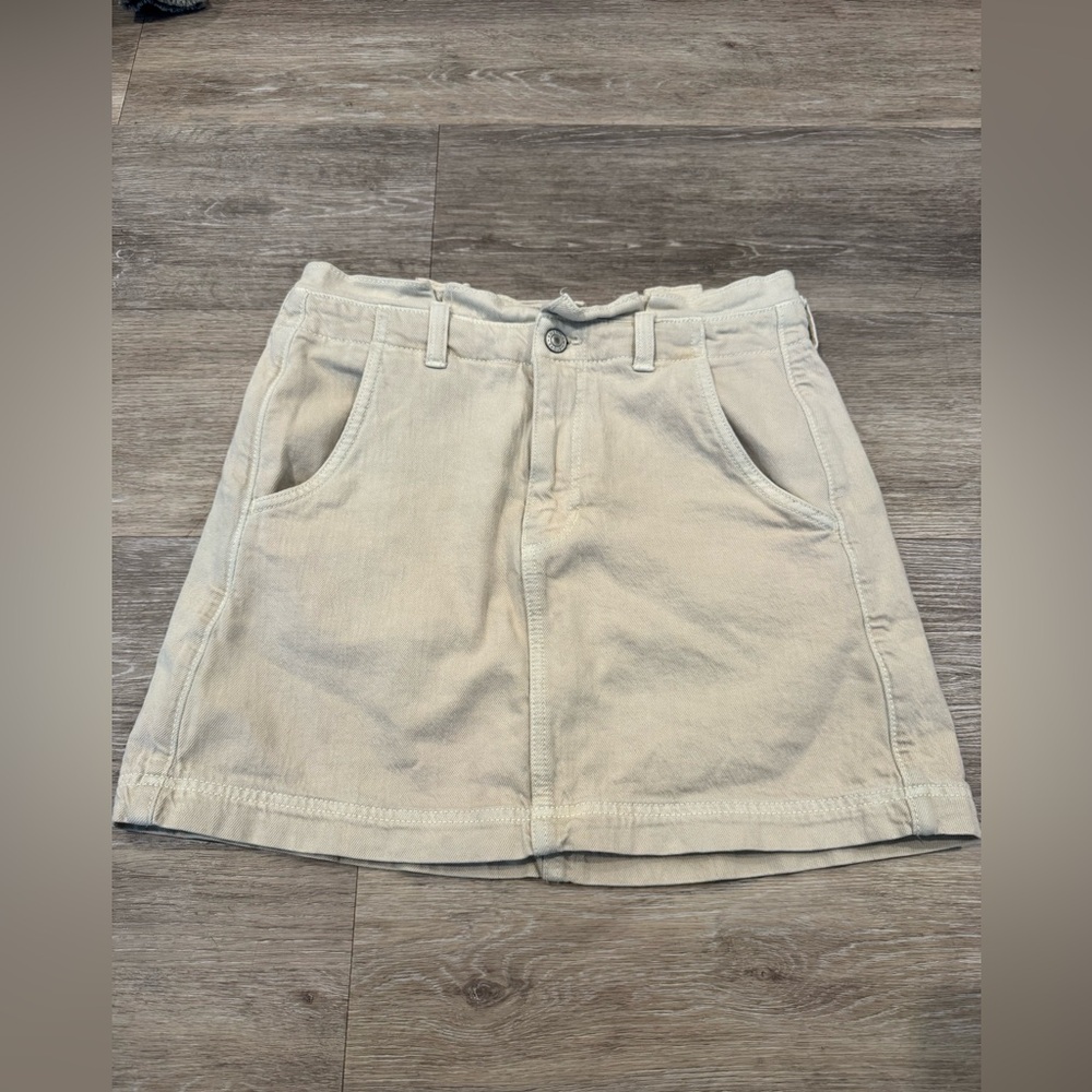 American Eagle cream denim mini skirt.